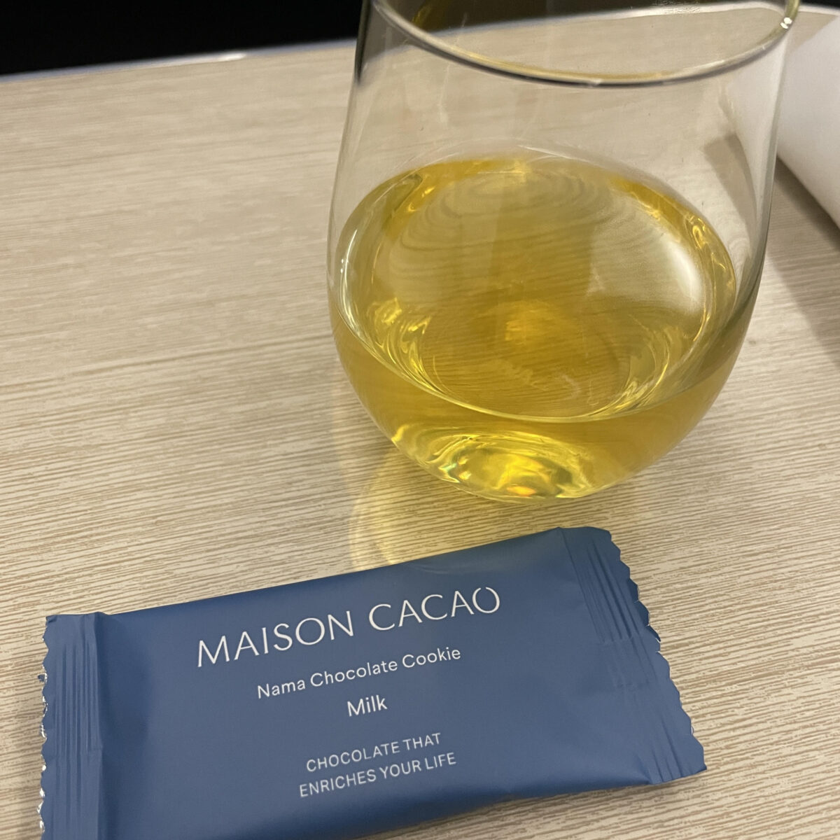 MAISON CACAO のチョコレートが置いてあります。