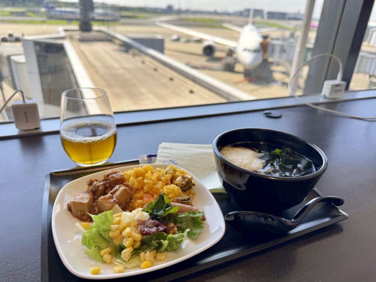 ラウンジのご飯