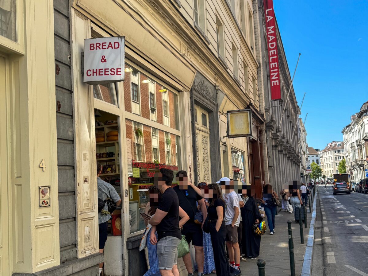 Tonton Garbyの店の前にできている行列