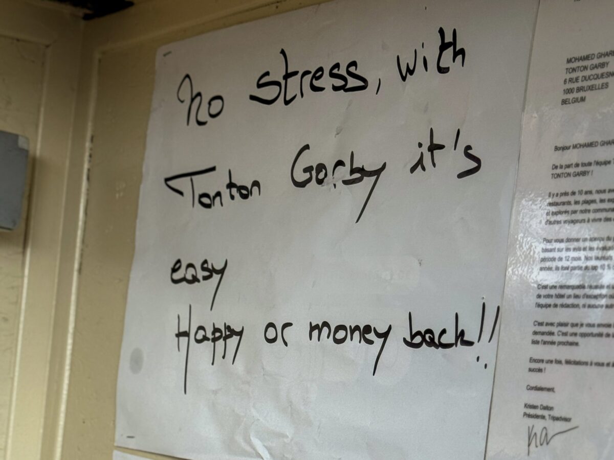 "no stress, with Tonton Garby it's easy Happy or money back!!" と記載されたサイン